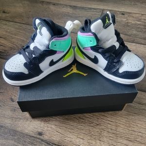 Jordan 1 mid for toddler, size 4C